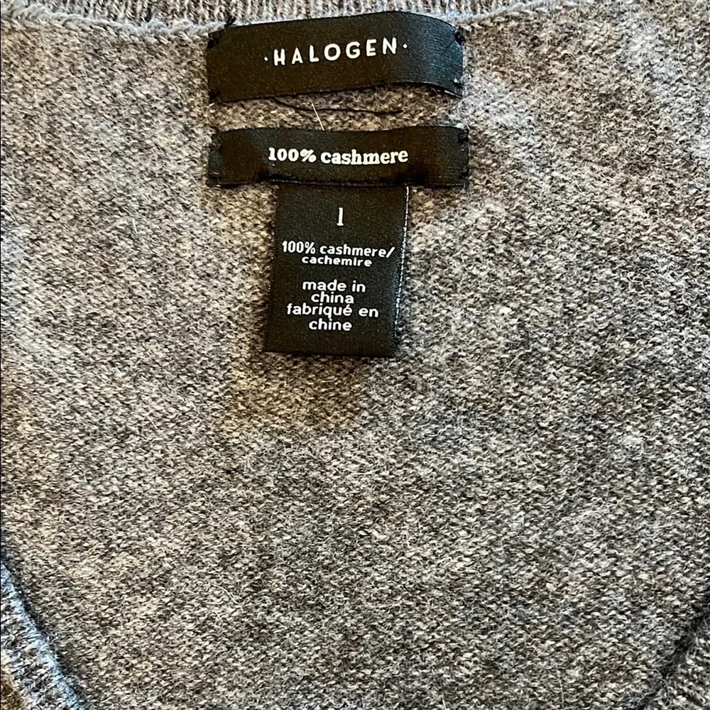 100% Cashmere Men’s V-neck by Halogen. Ribbed along V-neckline, waist & sleeve - Picture 4 of 11